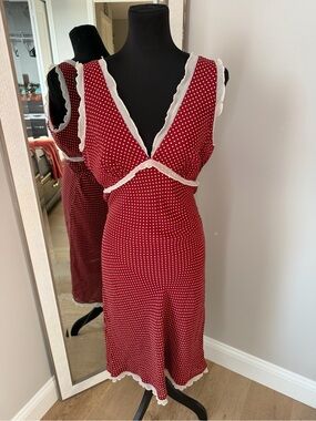 Allen B. By Allen Schwartz Red Polka Dot V-Neck Slip with White Trim